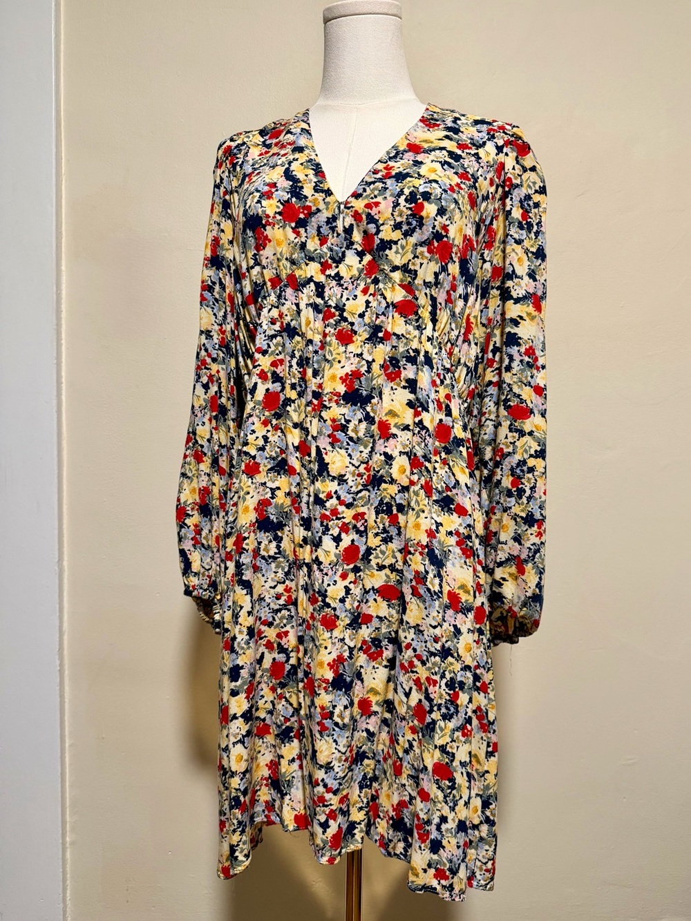 H&M Floral V-Neck Long Sleeve Swing Dress in Cream, Red & Navy